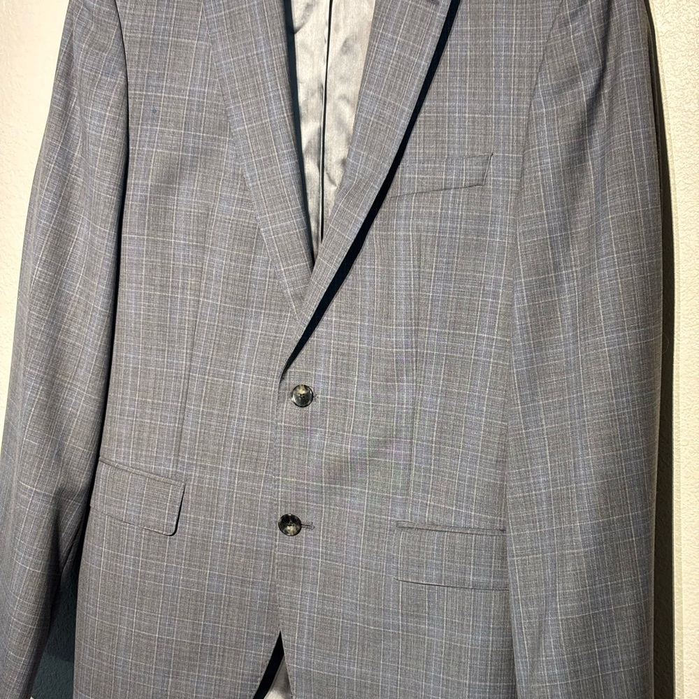 Hugo Boss Reda Super 110 Blazer Size 40R Two Button 100% Virgin Gray Plaid